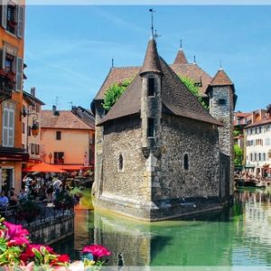 Annecy et son lac, au cœur des Alpes