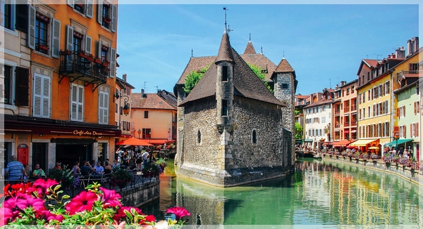 Annecy et son lac, au cœur des Alpes